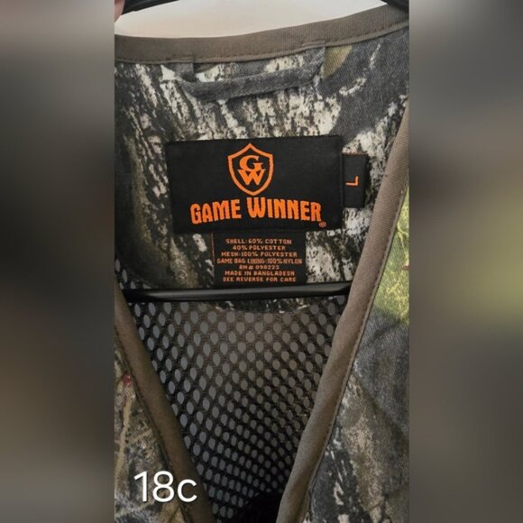 Men's Game Winner Camo Hunting Vest with Pockets - Picture 3 of 4